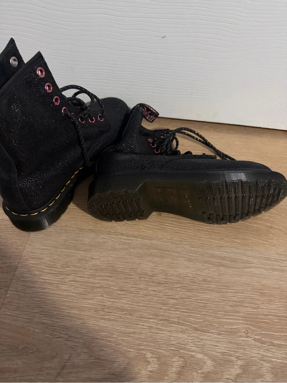 Dr. Martens Black with pink details. Quality. *New*